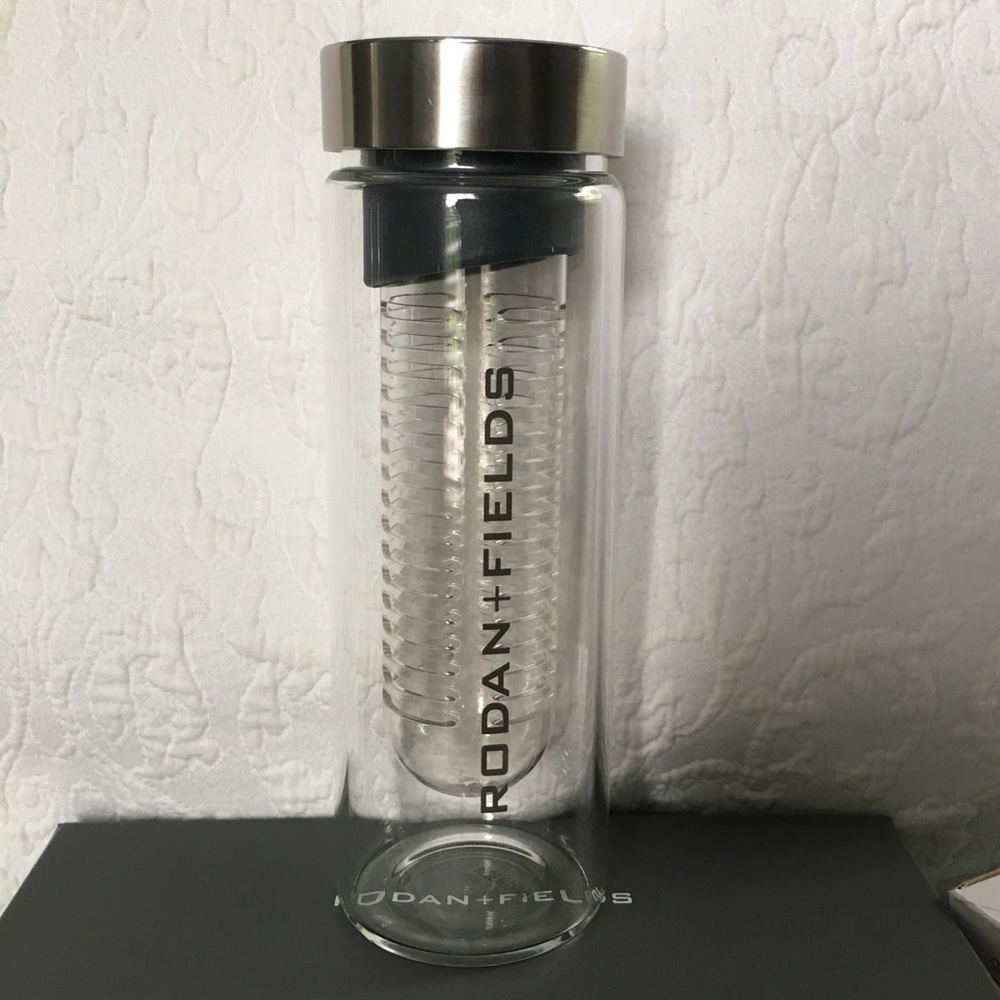 Rodan + Fields Glass Water Bottle w/ Fruit Infuser
